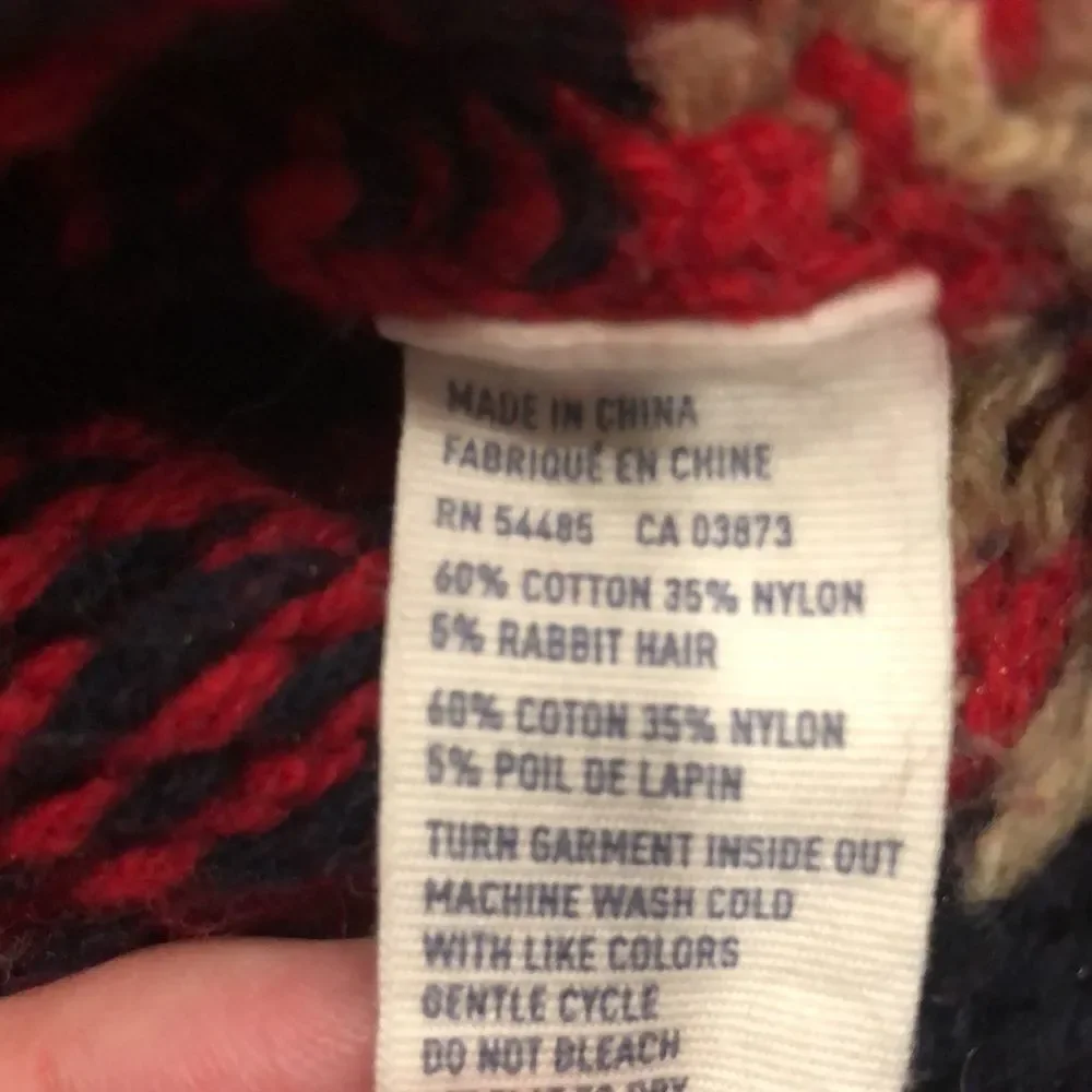 American Eagle outfitters men’s Heavy Athletic Fit Sweater Size Large.